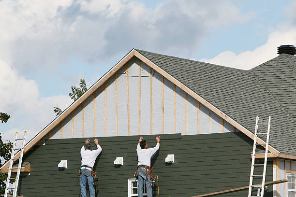 Professional Siding technician working in Daytona Beach, FL